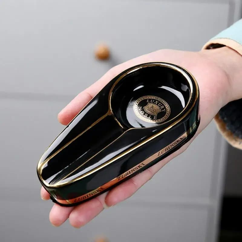 Klasyczna Ceramiczna Popielniczka